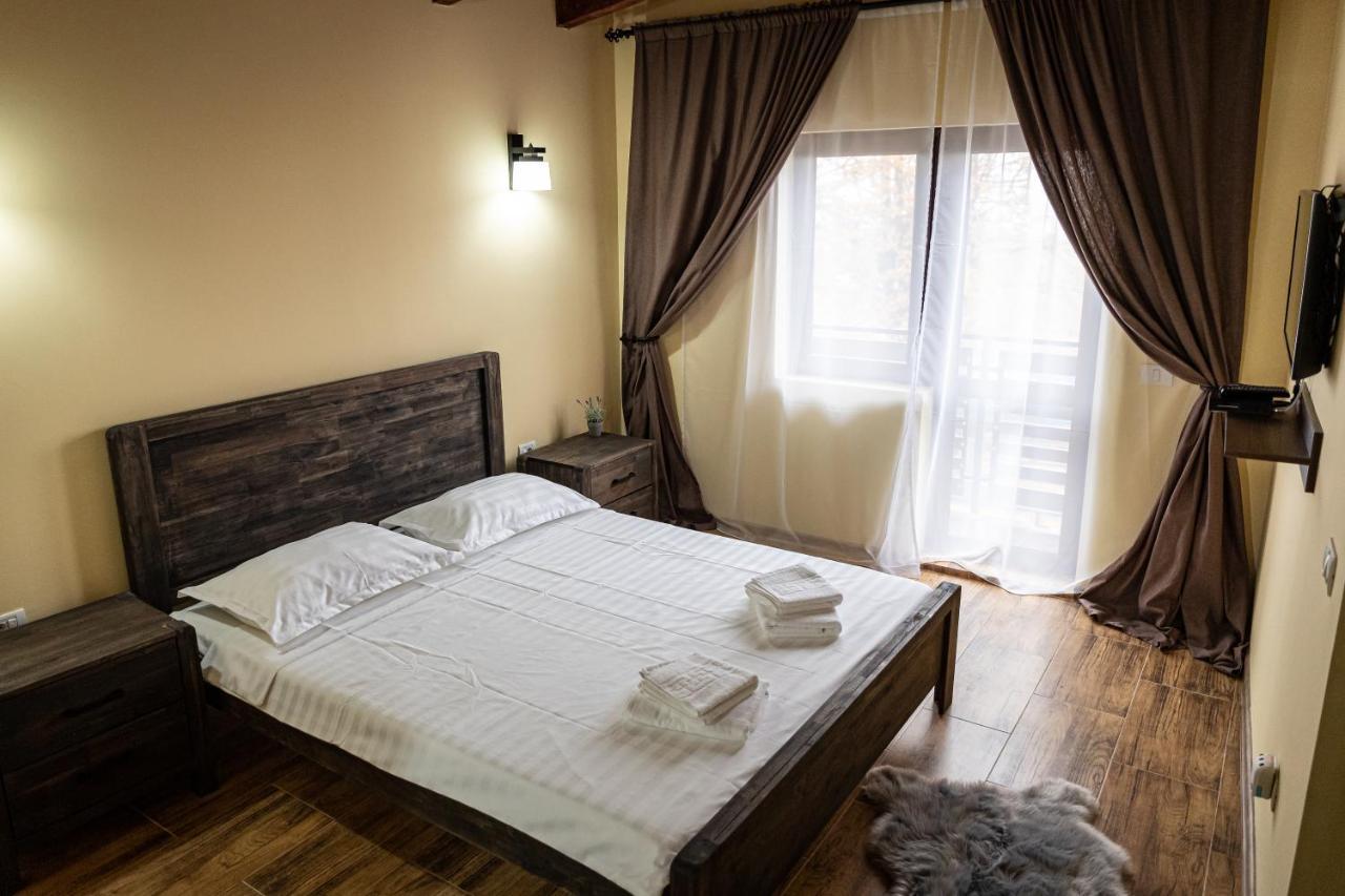 Villa Wild Petrosani Bagian luar foto